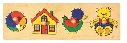 Klein houten knoppuzzeltje van Goki met als thema speelgoed